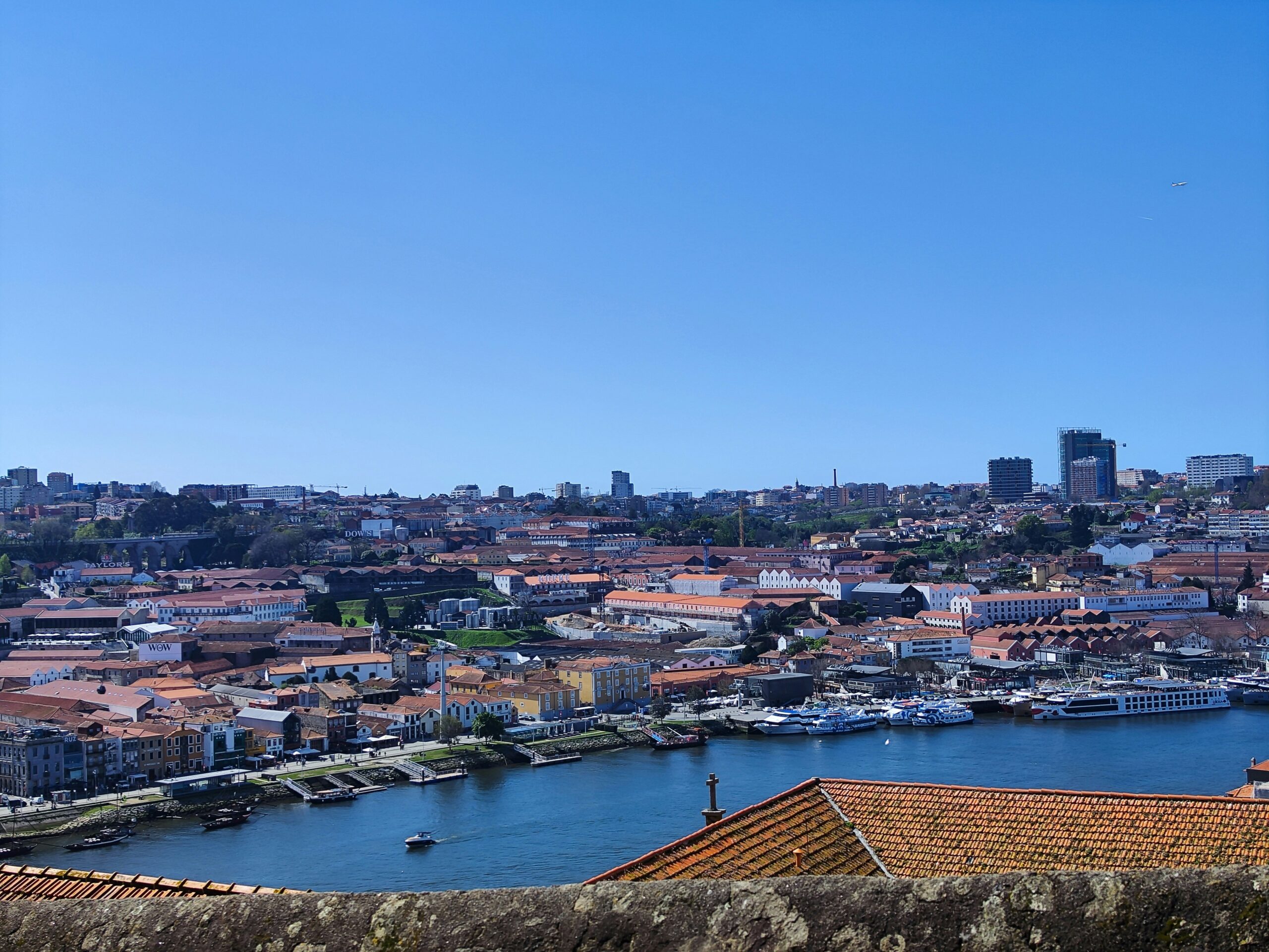 colorful Porto buildings along Douro river